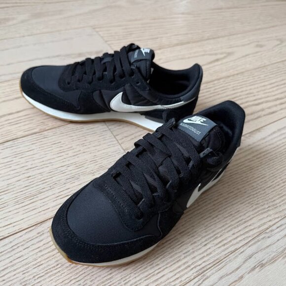 NIKE Internationalist Suede Mesh Sneakers - Picture 1 of 5